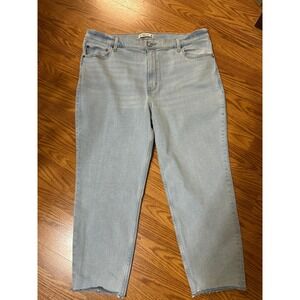 Abercrombie & Fitch The Mom High Rise Jeans Light Wash Raw Hem Size 18/34W